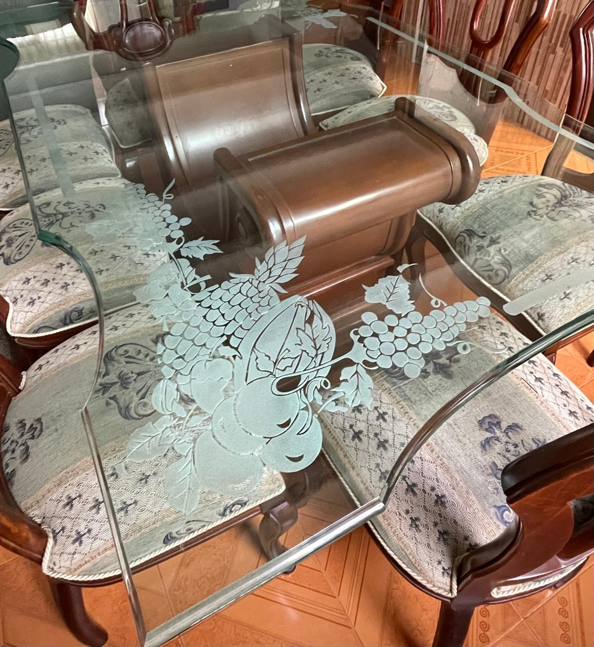 mesa de cristal de 8 puestos