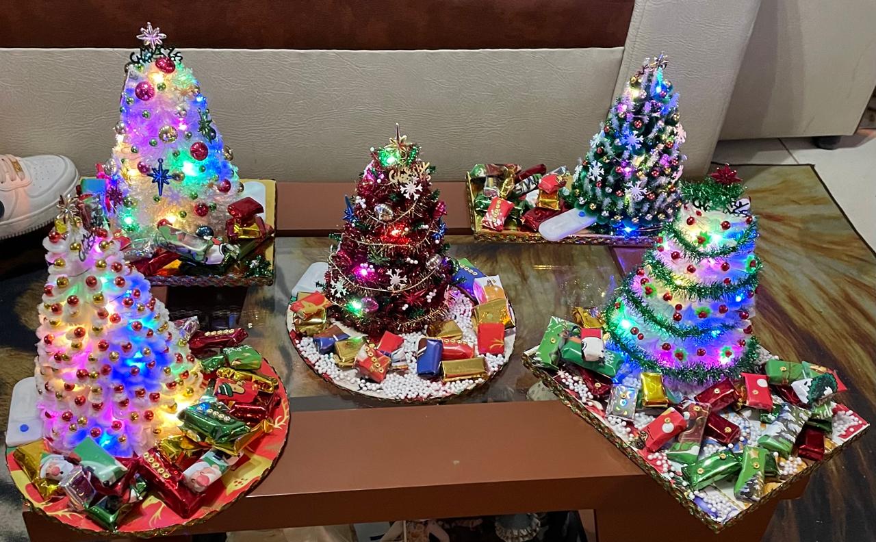 arboles de navidad decorativos con luces